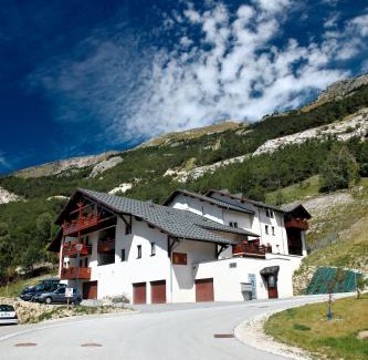 Avrieux Apartment | Pet-Friendly Résidence Plein Soleil with Breakfast Included