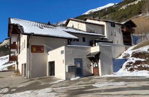 Avrieux Apartment | Pet-Friendly Résidence Plein Soleil with Breakfast Included