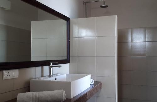 Pointe Aux Sables Apartment | Enjoy Oceanfront Comfort at Résidence Riva Bella