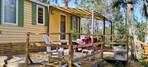 Ghisonaccia House | Inviting Résidence Santa: Oceanfront & Pet-Friendly Retreat
