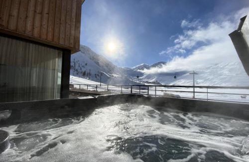 Tignes le Lac Ski Chalet | Explore Résidence Semper Vivens: Perfect for Families & Pets