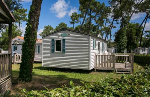 Ronce-les-Bains Resort | Oceanfront Résidence Sous les Pins: Pet-Friendly Retreat