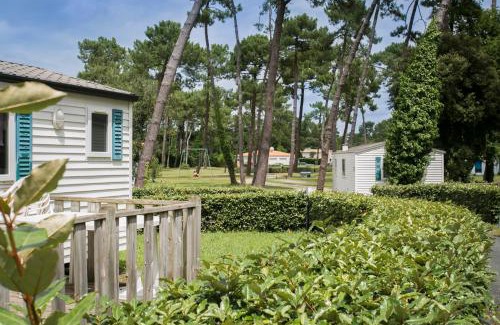 Ronce-les-Bains Resort | Oceanfront Résidence Sous les Pins: Pet-Friendly Retreat