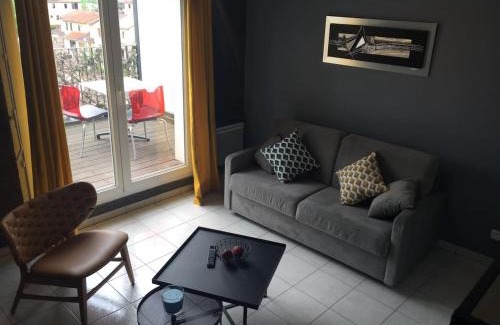 Vaulx En Velin Village Apartment | Discover Résidence Studio Grand Luxe with Free Wifi & Parking