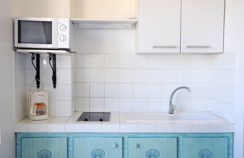 Morel Apartment | Family-Friendly Résidence Tropicale with Kitchen Amenities