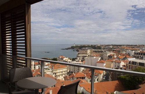 Biarritz City Centre House | Pet-Friendly Oceanfront Residence with Spa & Pool Access