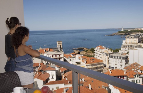 Biarritz City Centre House | Pet-Friendly Oceanfront Residence with Spa & Pool Access