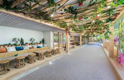 Courchevel Ski Chalet | Family Getaway at Résidence Whitesand - Perfect for 15 Guests