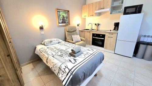 Jonzac Apartment | Pet-Friendly Résidence Les Sansonnets with Ocean Views