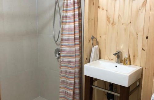 L'Anse-Saint-Jean House | Pet-Friendly Résidences touristiques l’Abris: 8/10 Rated Stay