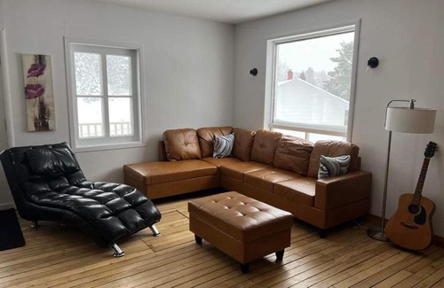 L'Anse-Saint-Jean House | Pet-Friendly Résidences touristiques l’Abris: 8/10 Rated Stay