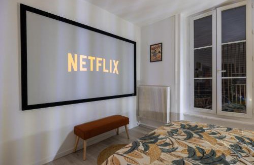 Royat Apartment | Unique Rétro Movies Studio - Perfect for Families