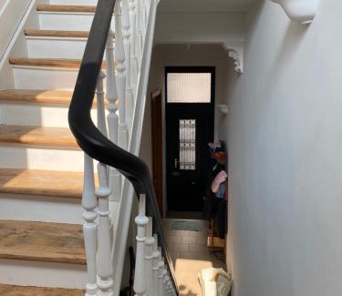 Laken Apartment | Cozy Rétro Studio: Guest Rated 9.1 with Onsite Dining