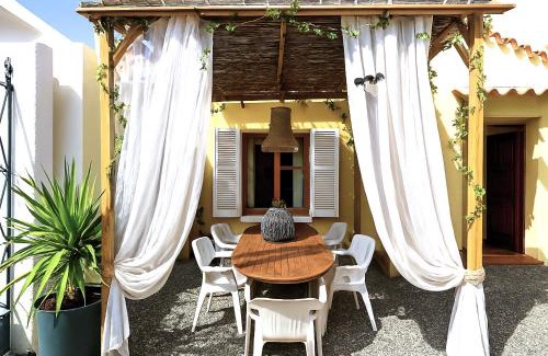 La Nartelle House | Relax at Rêve D'azur: Pool, Oceanfront & BBQ Terrace