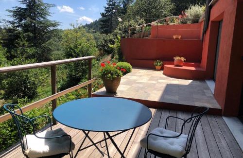 Saint-Laurent-de-Cerdans Bed & Breakfast | Oceanfront Retreat at Rêve d'Etoiles - Guest Rated 10/10