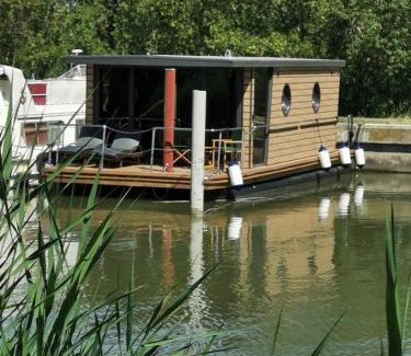 Gallician Boat Rental | Pet-Friendly Escape at Rêves d'Ô en Camargue, Rated 8.4