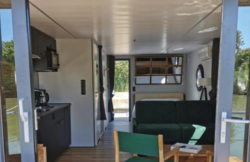Gallician Boat Rental | Pet-Friendly Escape at Rêves d'Ô en Camargue, Rated 8.4