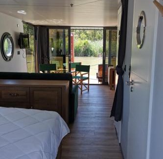 Gallician Boat Rental | Pet-Friendly Escape at Rêves d'Ô en Camargue, Rated 8.4