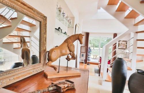 Locmariaquer House | Seaside Dreams: Top-Rated Stay with Private Beach Access
