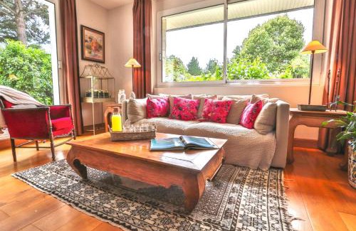 Locmariaquer House | Seaside Dreams: Top-Rated Stay with Private Beach Access