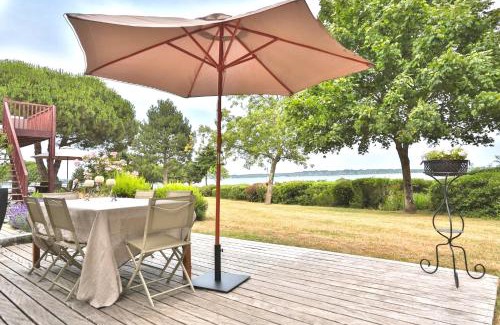 Locmariaquer House | Seaside Dreams: Top-Rated Stay with Private Beach Access