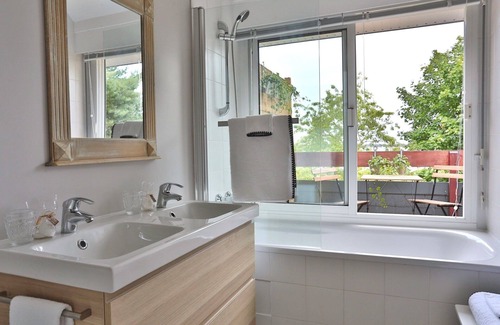 Locmariaquer House | Beautiful Rêves de Bord de Mer: Family-Friendly Retreat