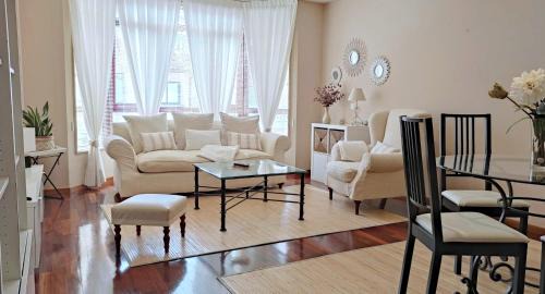 Dean Pequeno Apartment | Discover Rías Baixas: Central Apartment with Ocean View