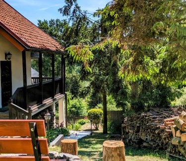 gmina Stary Dzierzgon House | Różany Ogród: Cozy Retreat by the Lake with Scenic Views