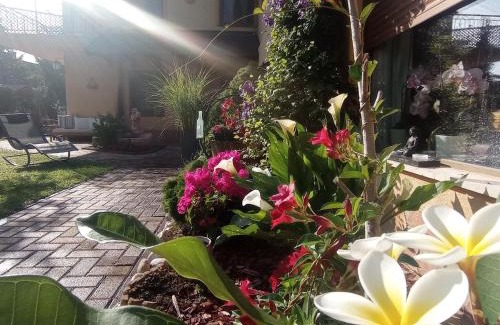Alsóörs Apartment | Rózsa Apartman: Family-Friendly Retreat with Pool Access