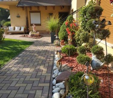 Alsóörs Apartment | Rózsa Apartman: Family-Friendly Retreat with Pool Access