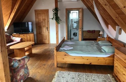 Vonyarcvashegy House | Family-Friendly Retreat at Rózsa Porta - Guest Rated 9.5