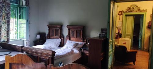 Balatonfured Villa | Oceanfront Escape at Rózsilak: Pet-Friendly & Family Friendly