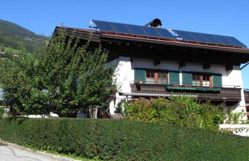 Schonbach Apartment | Röck XL: Family-Friendly 4-Star Retreat for Memorable Stays