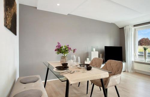 Aschach Apartment | Welcoming Römerpark Bergblick: Rated 8.9/10 & Family-Friendly