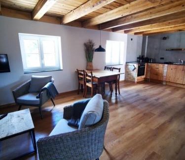 Schlier Apartment | Rösslerhof Ferienwohnung Stiller Bach