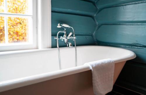 Lom Hotel | Experience Røisheim Hotel & Skysstasjon: Rated 9/10 Stays