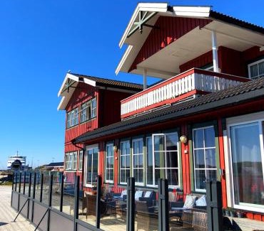 Rost Hotel | Experience Røst Bryggehotell: Pet-Friendly & Eco-Conscious Stay