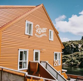 Rovaer Hotel | Explore Røvær KulturHotell: Pet-Friendly Oceanfront Retreat