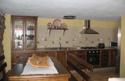 Cedaes House | Rustic Retreat for Families with Top Guest Ratings