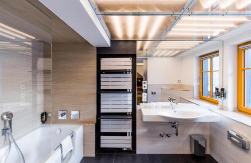 Waltersdorf Hotel | Experience Rübezahlbaude: Pet-Friendly Retreat with Ocean Views