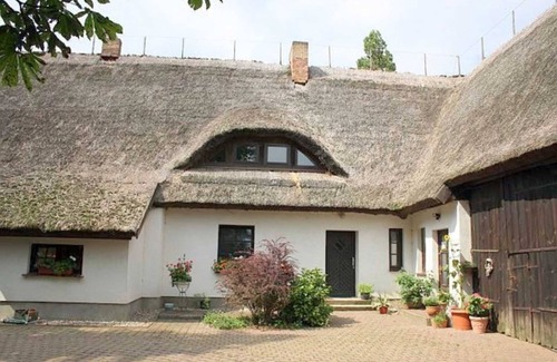 Rothenkirchen Apartment | Pet-Friendly Rügen Apartment with Ocean Views and Kitchen