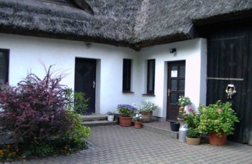 Rothenkirchen Apartment | Pet-Friendly Rügen Apartment with Ocean Views and Kitchen
