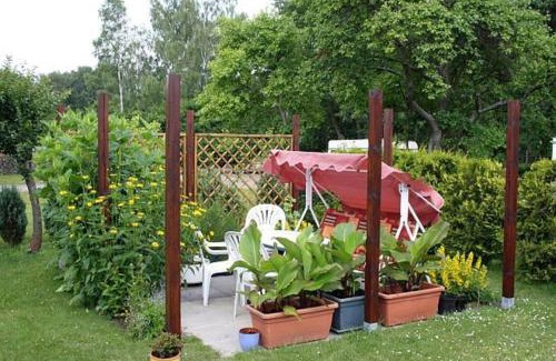 Neu Mukran Apartment | Rügen Fewo 284: Guest Rated 9/10 with Family-Friendly Amenities