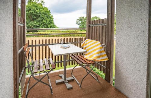 Gohren Apartment | Cozy Rügener Ferienhäuser: Oceanfront & Pet-Friendly Retreat
