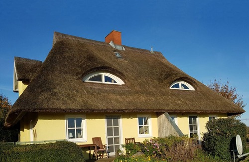 Garz/Rugen House | Charming Rügenferien: Pet-Friendly Retreat with Pool & Spa