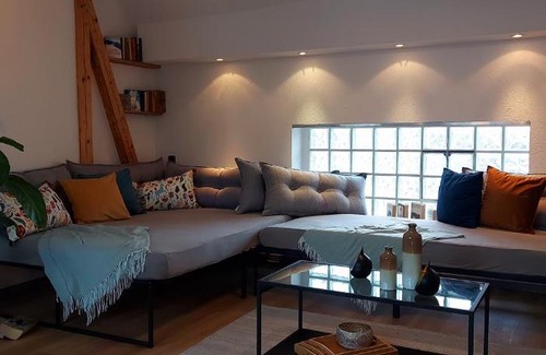 Ruettenscheid Apartment | Stylish RüSternSuite Near RÜ & Messe with Family-Friendly Amenities