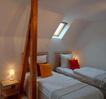 Ruettenscheid Apartment | Stylish RüSternSuite Near RÜ & Messe with Family-Friendly Amenities