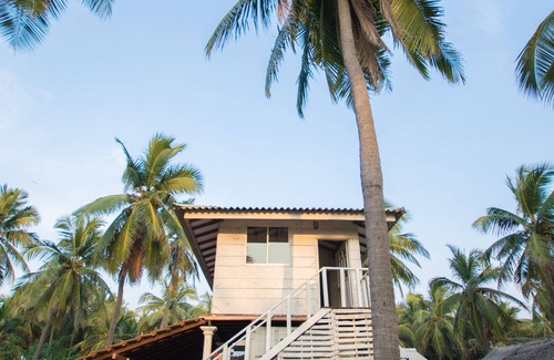 Mundalama Villa | Relax at Rüstic Beach Villa with Ocean Views & Breakfast
