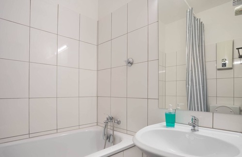Ruettenscheid Apartment | Bright RüSuite II: Family-Friendly Apartment in Rüttenscheid