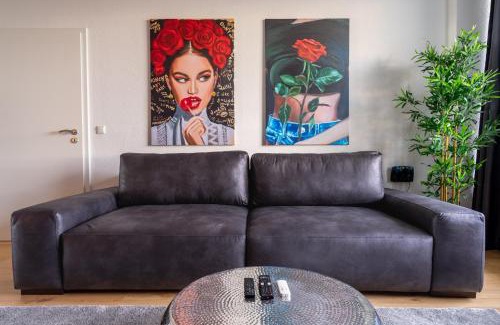 Ruettenscheid Apartment | Comfortable RüSuite XL: 2-Bed Apartment with Balcony & Netflix